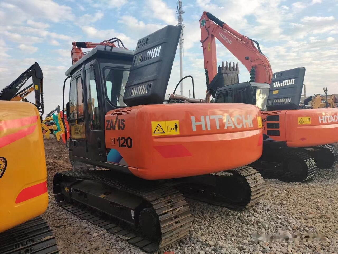 Hitachi ZX120 - حفارات زحافة: صور 2 Hitachi ZX120 - حفارات زحافة: صور 2