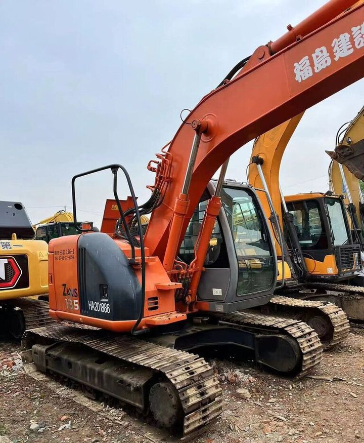 Hitachi ZX135 - حفارات زحافة: صور 5 Hitachi ZX135 - حفارات زحافة: صور 5