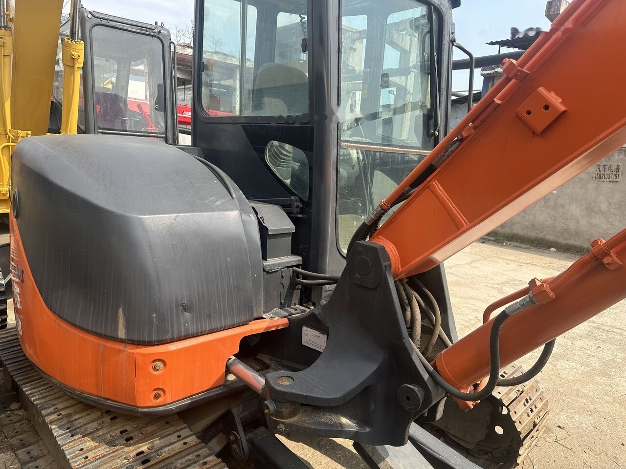Hitachi ZX65 - حفارة مصغرة: صور 4 Hitachi ZX65 - حفارة مصغرة: صور 4