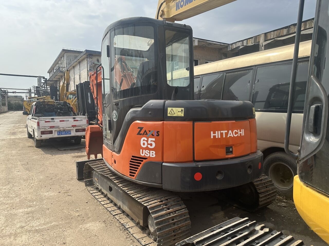 Hitachi ZX65 - حفارة مصغرة: صور 1 Hitachi ZX65 - حفارة مصغرة: صور 1