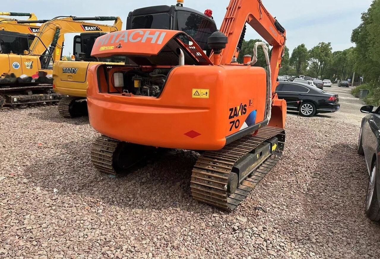 Hitachi ZX70 - حفارة مصغرة: صور 1 Hitachi ZX70 - حفارة مصغرة: صور 1