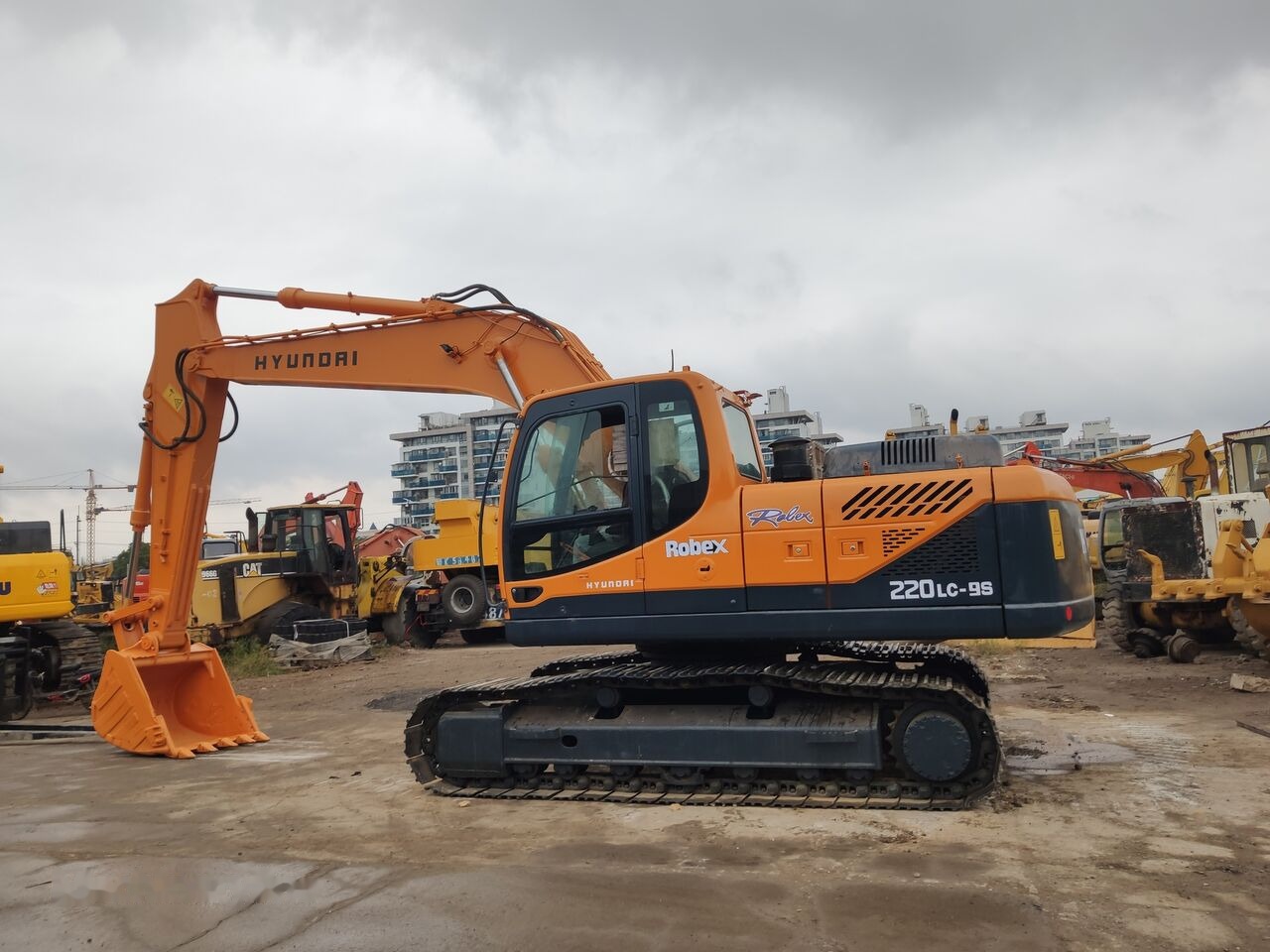 Hyundai R220LC-9s - حفارات زحافة: صور 5 Hyundai R220LC-9s - حفارات زحافة: صور 5