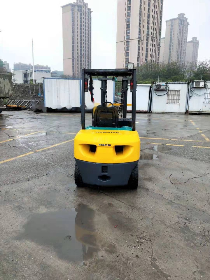 Komatsu FD30 - رافعة شوكية ديزل: صور 1 Komatsu FD30 - رافعة شوكية ديزل: صور 1