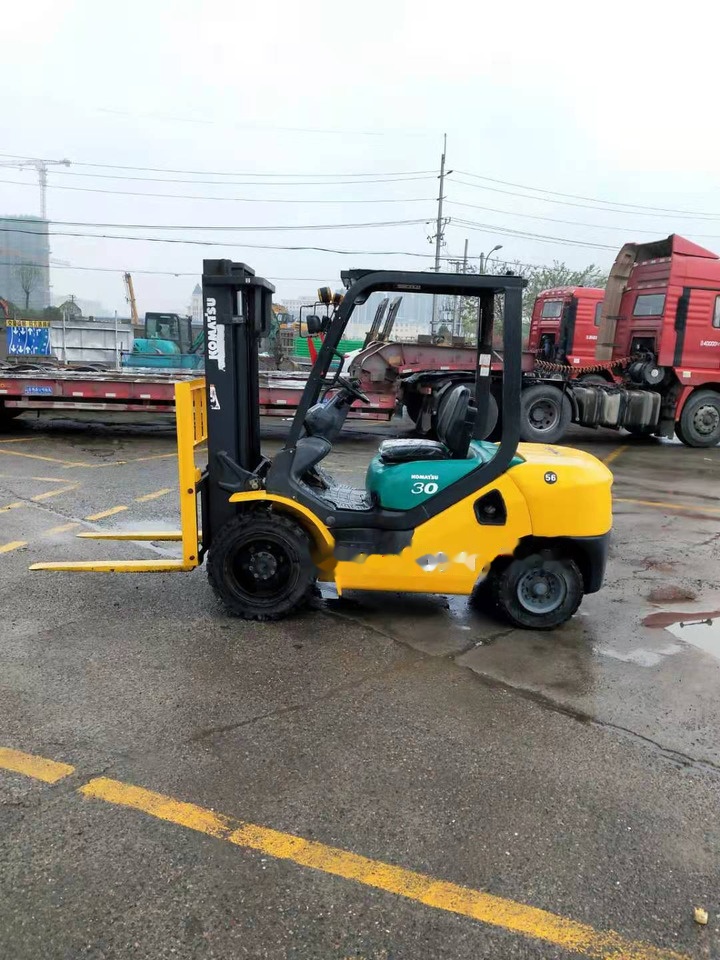 Komatsu FD30 - رافعة شوكية ديزل: صور 3 Komatsu FD30 - رافعة شوكية ديزل: صور 3
