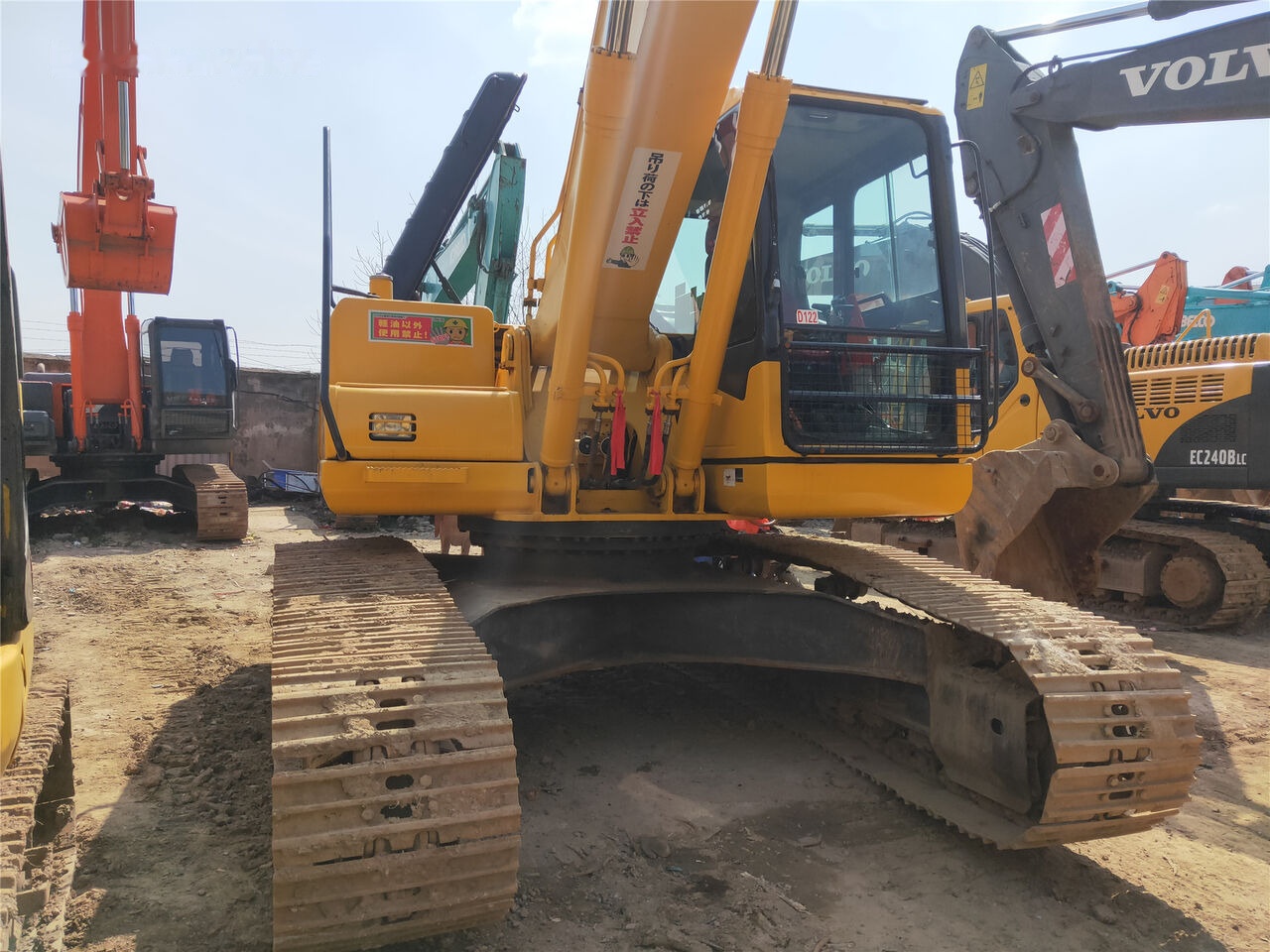 Komatsu PC200-7 - حفارات زحافة: صور 5 Komatsu PC200-7 - حفارات زحافة: صور 5