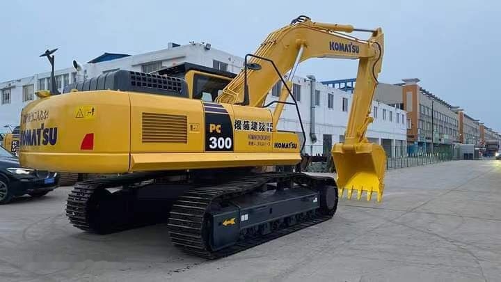 Komatsu PC300 - حفارات زحافة: صور 5 Komatsu PC300 - حفارات زحافة: صور 5