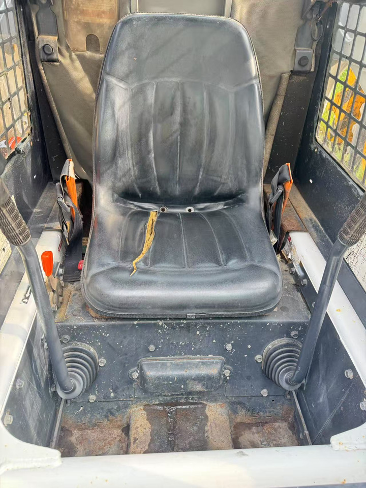 BOBCAT S300 - شيول صغير: صور 5 BOBCAT S300 - شيول صغير: صور 5