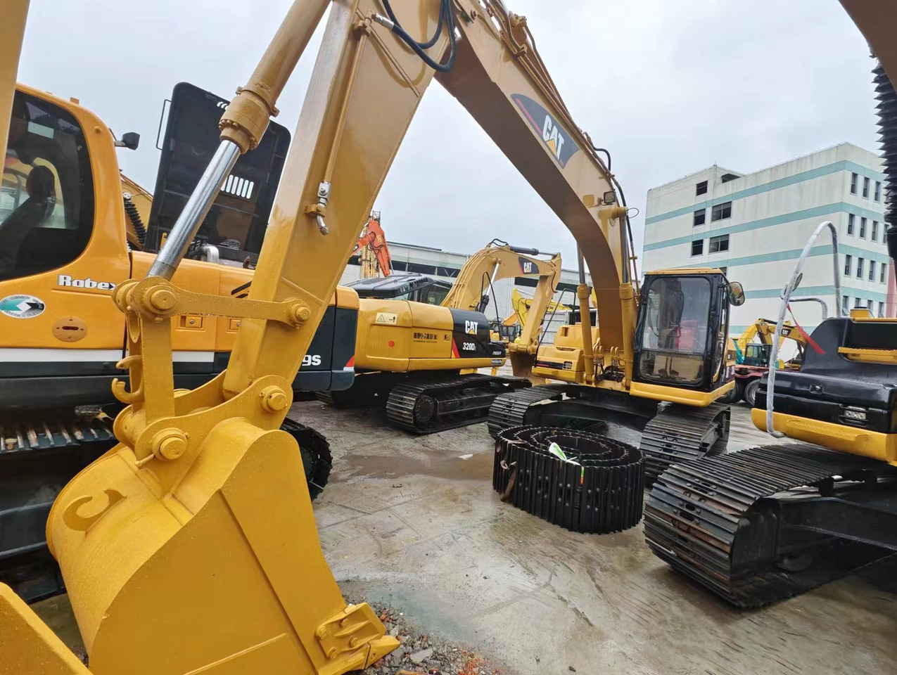 CATERPILLAR 320BL - حفارات زحافة: صور 4 CATERPILLAR 320BL - حفارات زحافة: صور 4