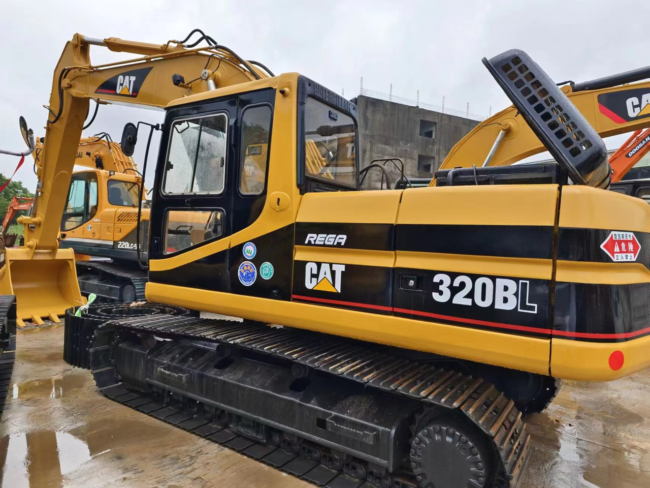 CATERPILLAR 320BL - حفارات زحافة: صور 1 CATERPILLAR 320BL - حفارات زحافة: صور 1