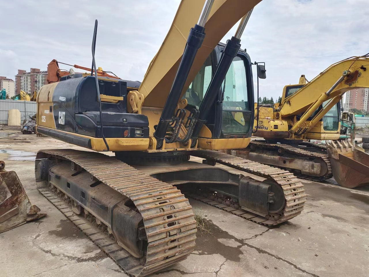 CATERPILLAR 325C - حفارات زحافة: صور 3 CATERPILLAR 325C - حفارات زحافة: صور 3