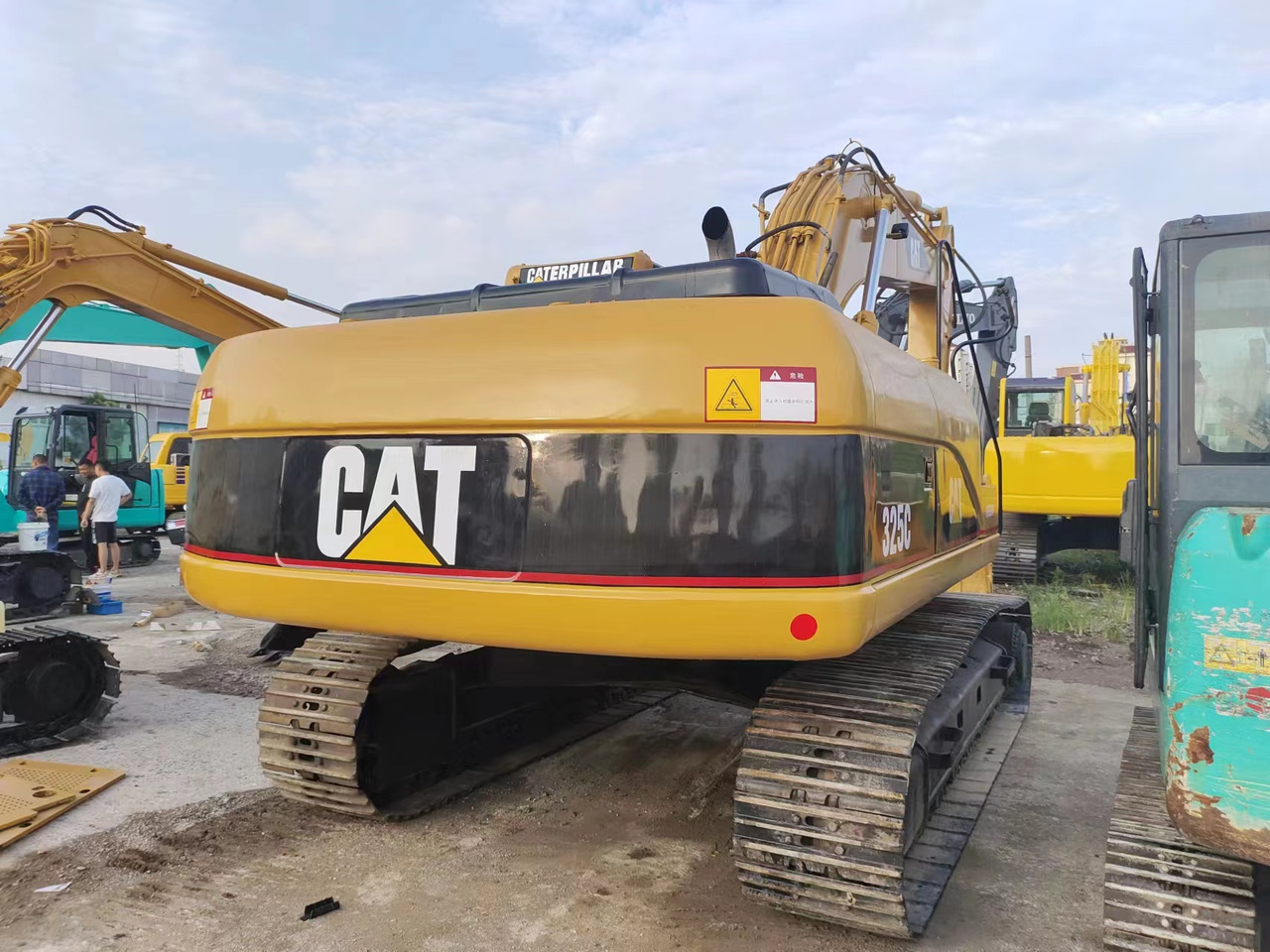 CATERPILLAR 325C - حفارات زحافة: صور 5 CATERPILLAR 325C - حفارات زحافة: صور 5