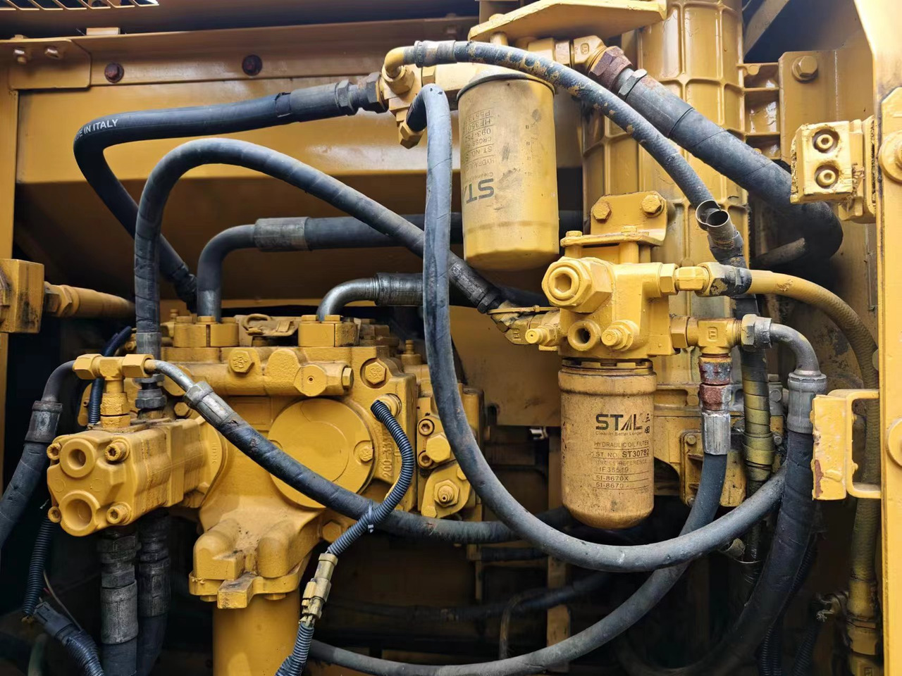 CATERPILLAR 325C - حفارات زحافة: صور 5 CATERPILLAR 325C - حفارات زحافة: صور 5