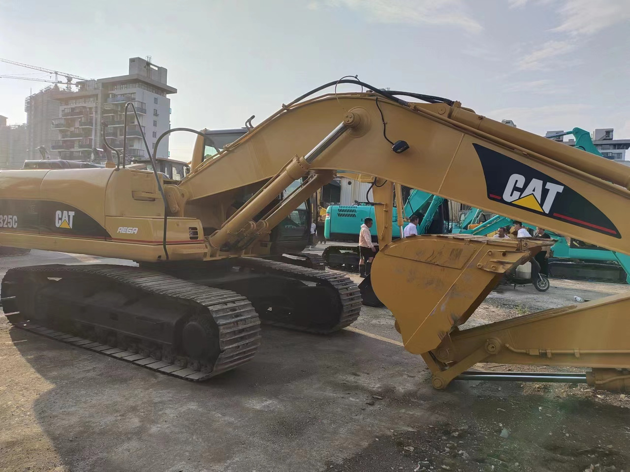 CATERPILLAR 325C - حفارات زحافة: صور 3 CATERPILLAR 325C - حفارات زحافة: صور 3