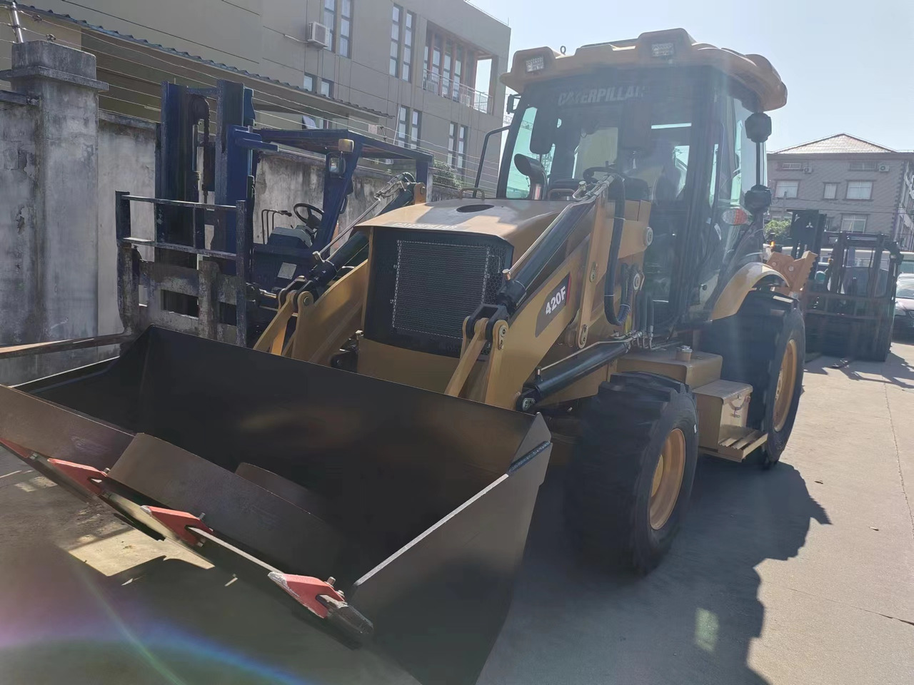 CATERPILLAR 420F - حفار متعدد الاستخدام: صور 3 CATERPILLAR 420F - حفار متعدد الاستخدام: صور 3