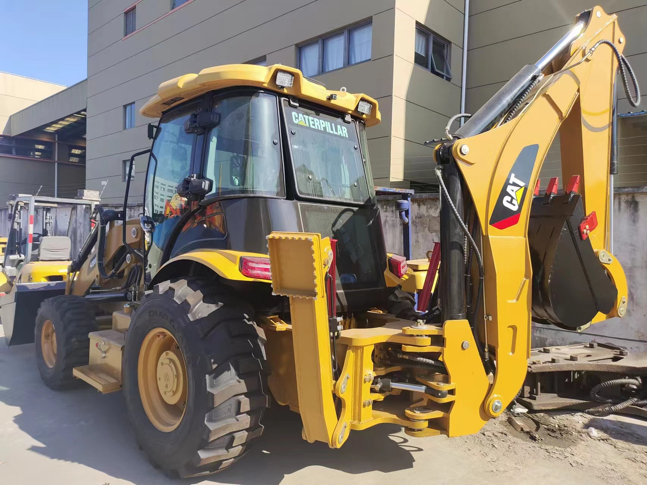 CATERPILLAR 420f - حفار متعدد الاستخدام: صور 2 CATERPILLAR 420f - حفار متعدد الاستخدام: صور 2