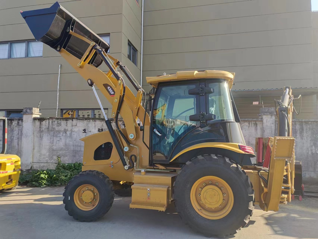 CATERPILLAR 420f - حفار متعدد الاستخدام: صور 1 CATERPILLAR 420f - حفار متعدد الاستخدام: صور 1