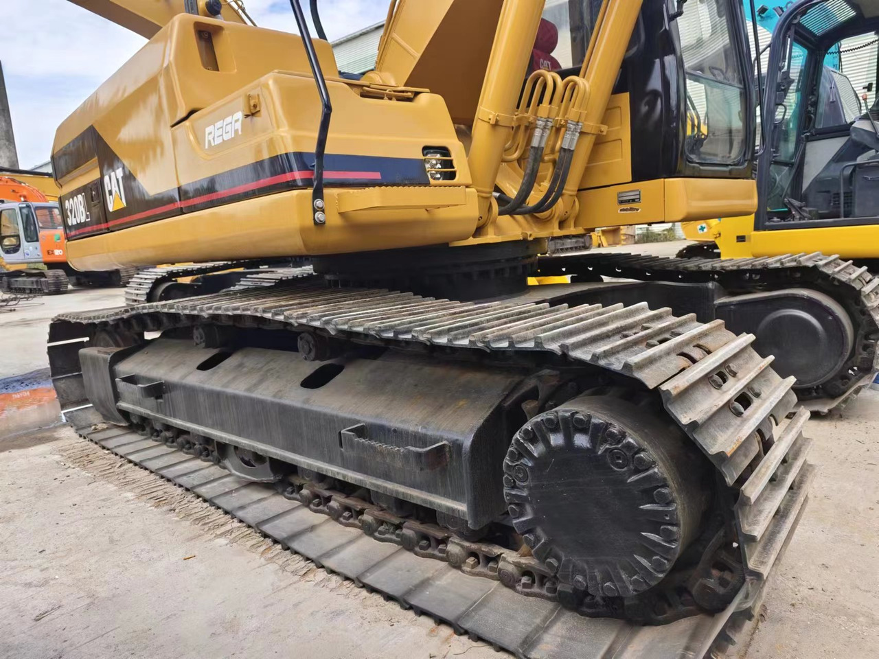 CATERPILLAR CAT 320BL - حفارات زحافة: صور 3 CATERPILLAR CAT 320BL - حفارات زحافة: صور 3