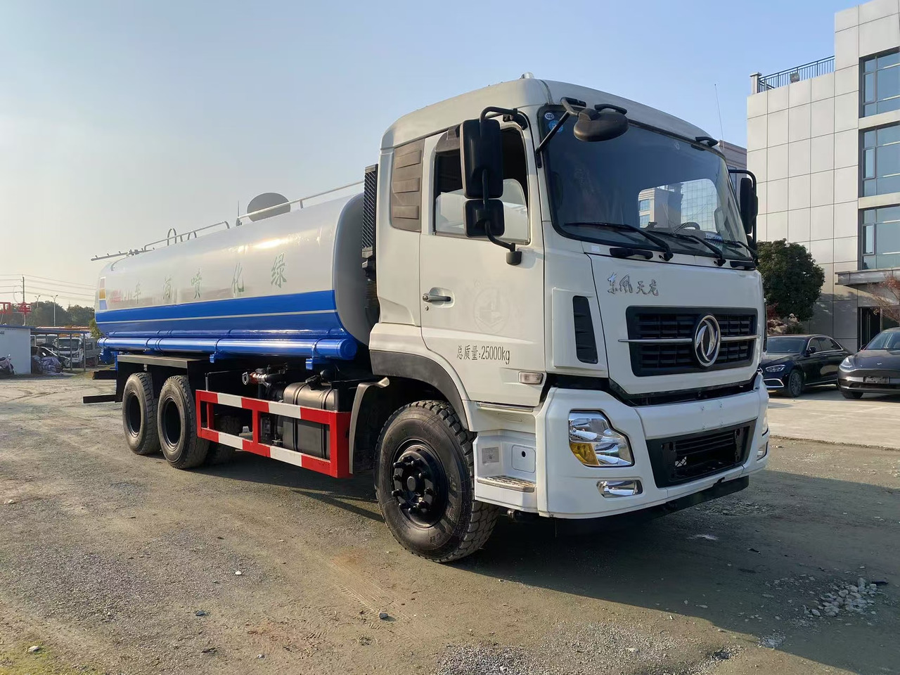 DONGFENG 20000L water truck Sprinkler - شاحنة صهريج: صور 4 DONGFENG 20000L water truck Sprinkler - شاحنة صهريج: صور 4