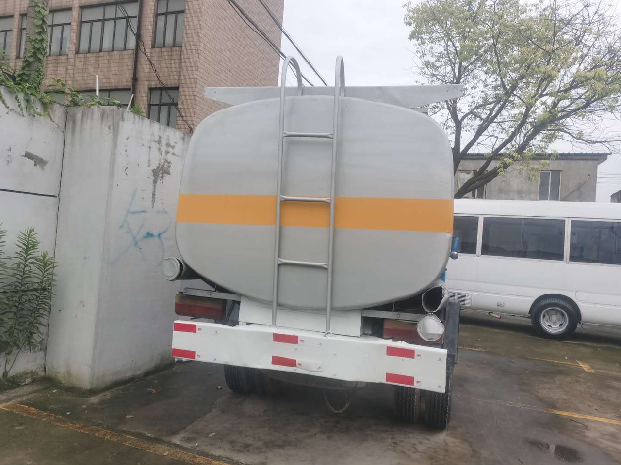 DONGFENG 6ton - شاحنة صهريج: صور 4 DONGFENG 6ton - شاحنة صهريج: صور 4