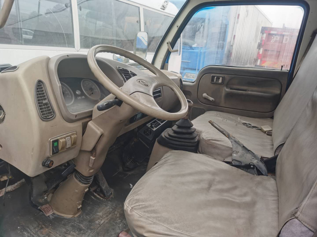 DONGFENG 6ton - شاحنة صهريج: صور 5 DONGFENG 6ton - شاحنة صهريج: صور 5