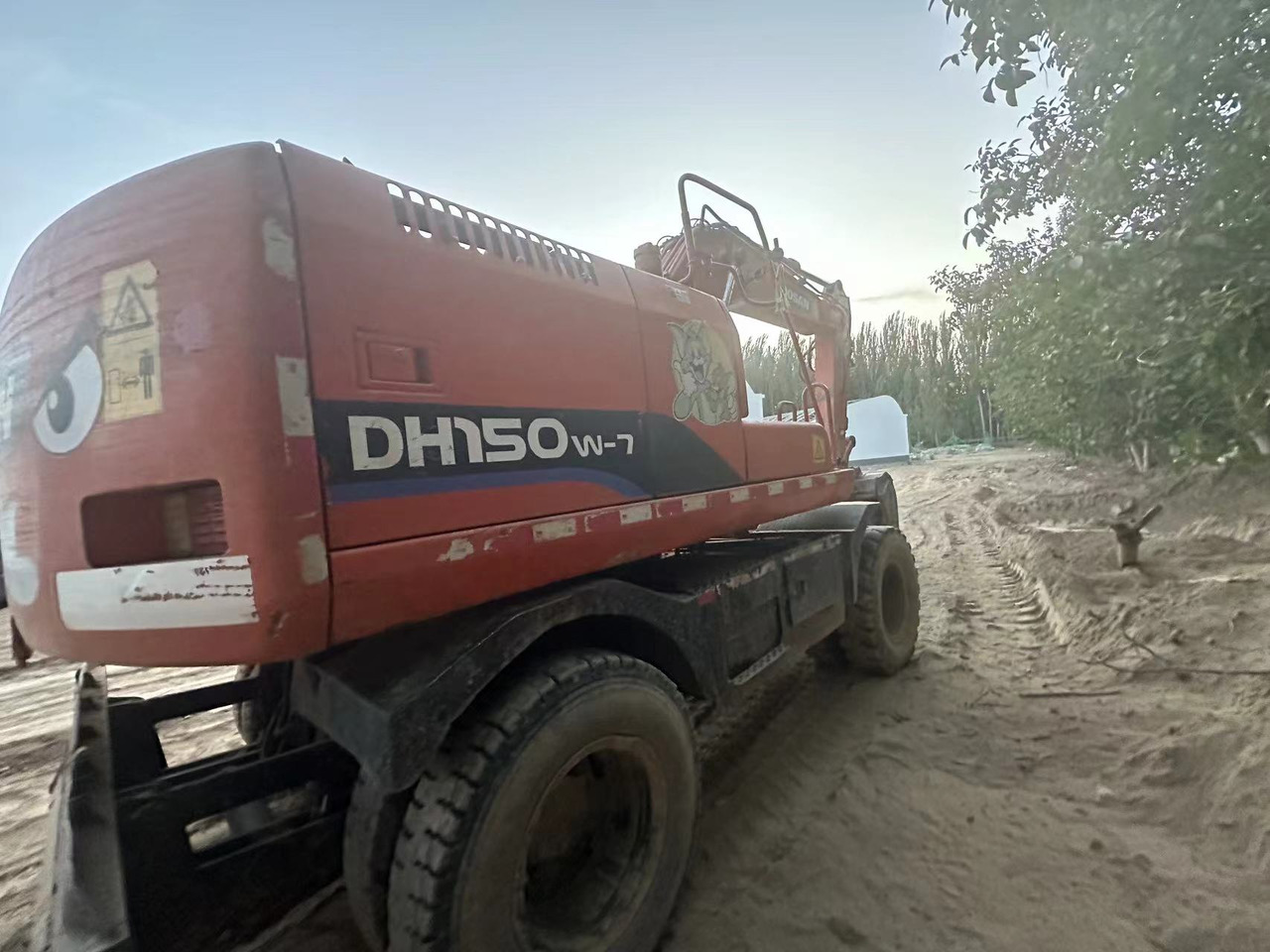 DOOSAN DH150W-7 - حفارة على عجلات: صور 2 DOOSAN DH150W-7 - حفارة على عجلات: صور 2