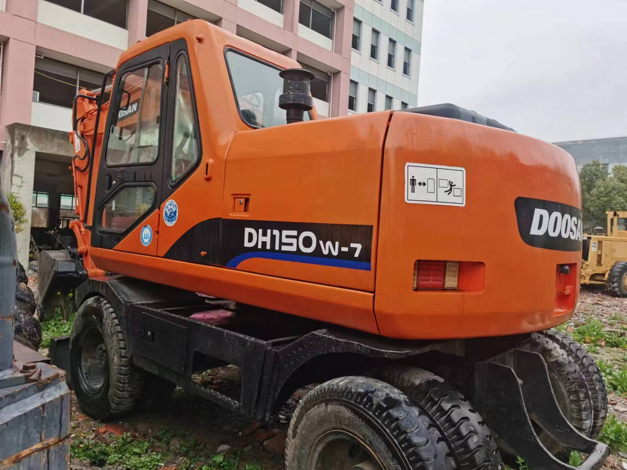 DOOSAN DH150W-7 - حفارة على عجلات: صور 2 DOOSAN DH150W-7 - حفارة على عجلات: صور 2