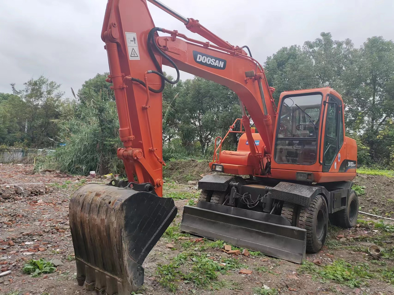 DOOSAN DH150W-7 - حفارة على عجلات: صور 2 DOOSAN DH150W-7 - حفارة على عجلات: صور 2