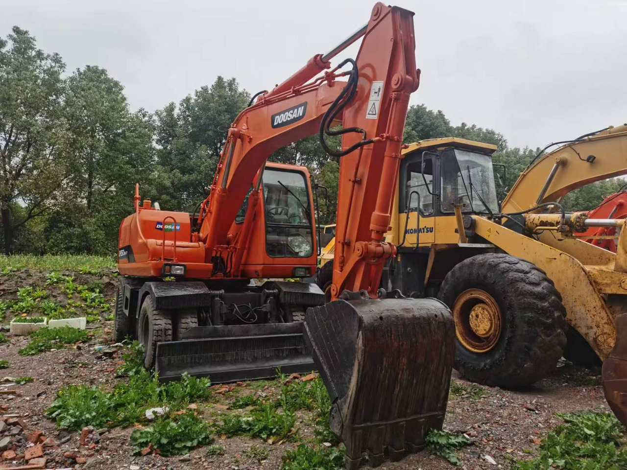 DOOSAN DH150W-7 - حفارة على عجلات: صور 1 DOOSAN DH150W-7 - حفارة على عجلات: صور 1