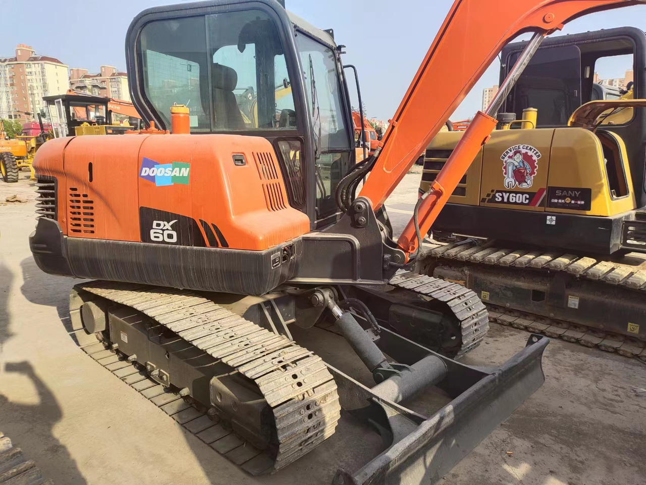 DOOSAN DX60 - حفارة مصغرة: صور 1 DOOSAN DX60 - حفارة مصغرة: صور 1