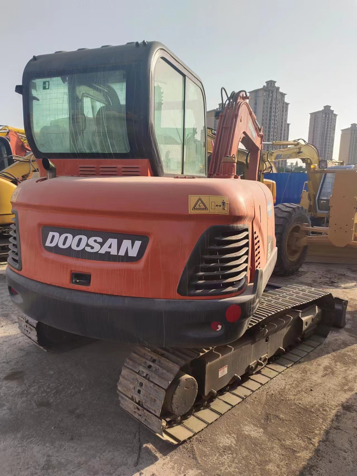 DOOSAN DX60 - حفارة مصغرة: صور 3 DOOSAN DX60 - حفارة مصغرة: صور 3