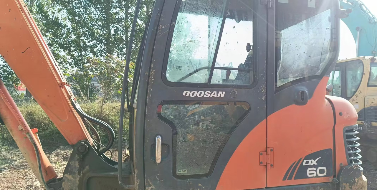 DOOSAN dx60 - حفارة مصغرة: صور 5 DOOSAN dx60 - حفارة مصغرة: صور 5