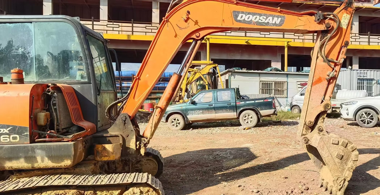 DOOSAN dx60 - حفارة مصغرة: صور 2 DOOSAN dx60 - حفارة مصغرة: صور 2