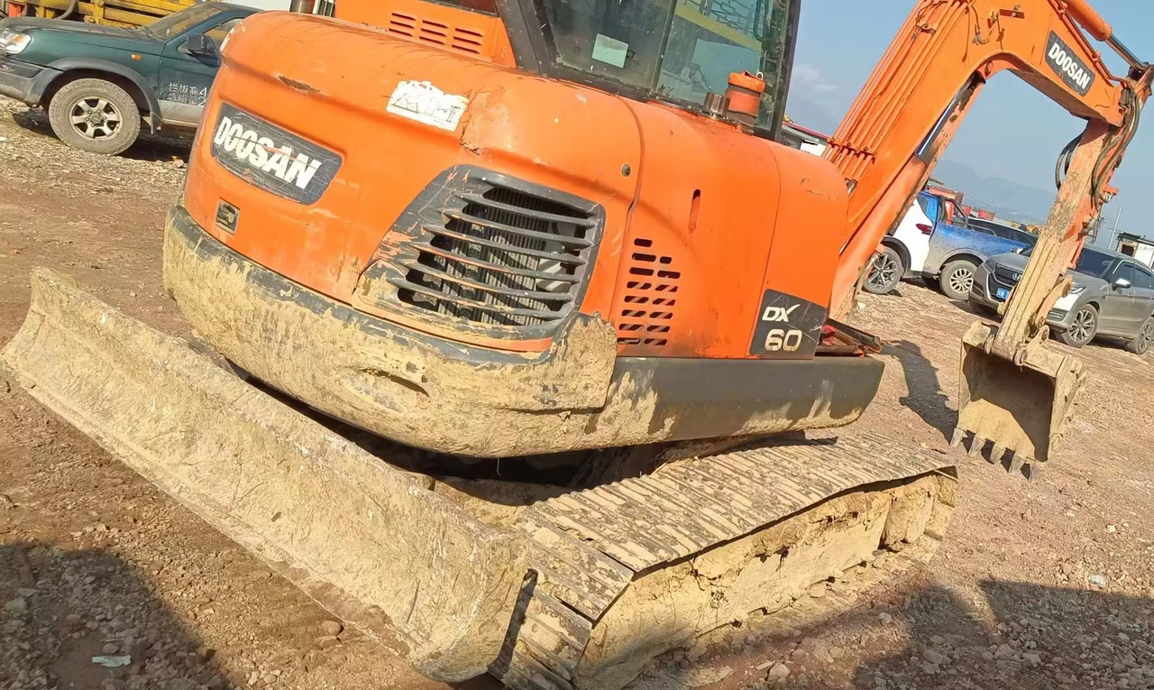 DOOSAN dx60 - حفارة مصغرة: صور 3 DOOSAN dx60 - حفارة مصغرة: صور 3
