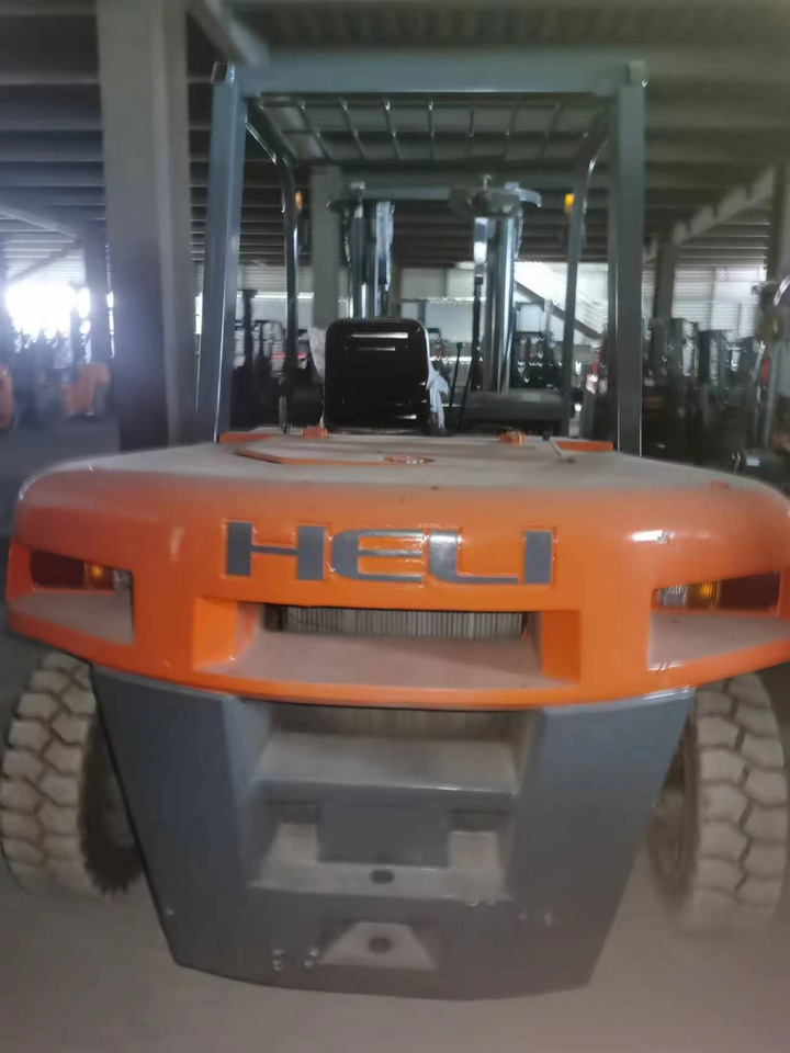 HELI 70 DIESEL FORKLIFT 7TON - رافعة شوكية ديزل: صور 2 HELI 70 DIESEL FORKLIFT 7TON - رافعة شوكية ديزل: صور 2