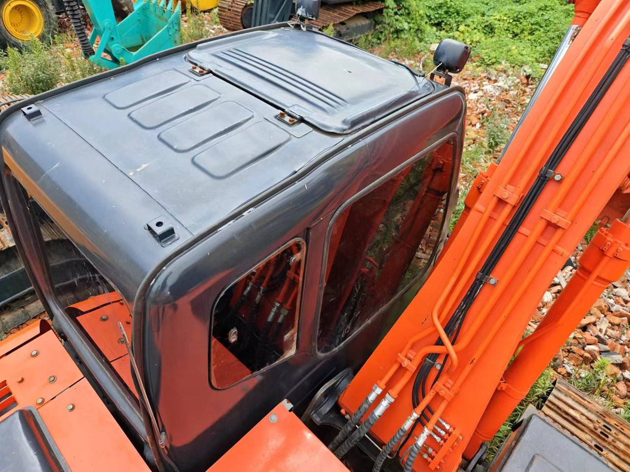 HITACHI EX120-5 - حفارات زحافة: صور 2 HITACHI EX120-5 - حفارات زحافة: صور 2