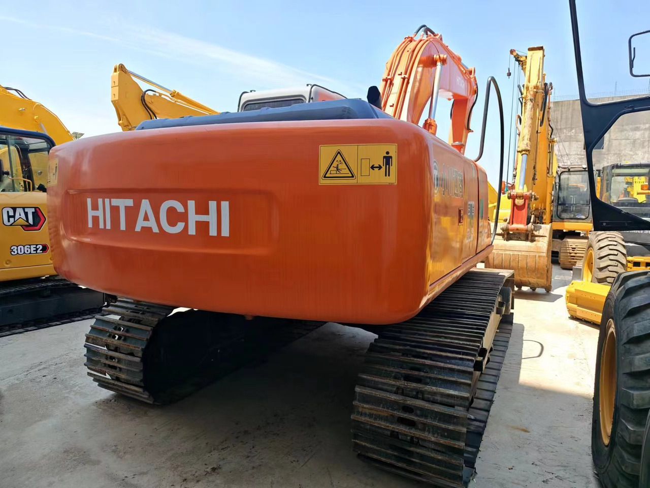 HITACHI EX200-5 - حفارات زحافة: صور 2 HITACHI EX200-5 - حفارات زحافة: صور 2