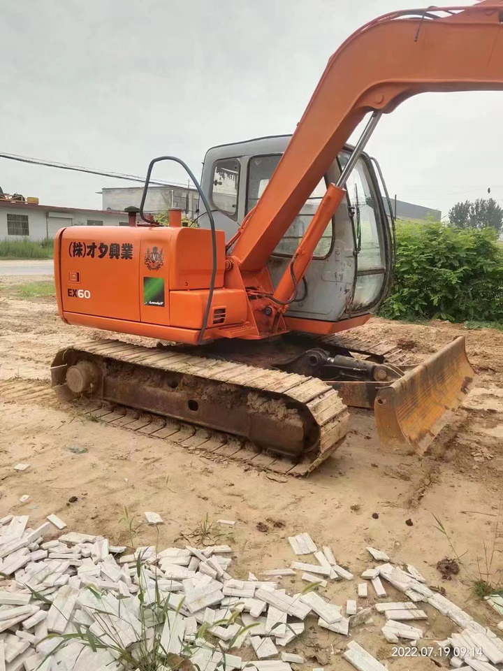 HITACHI EX60-5 - حفارة مصغرة: صور 2 HITACHI EX60-5 - حفارة مصغرة: صور 2