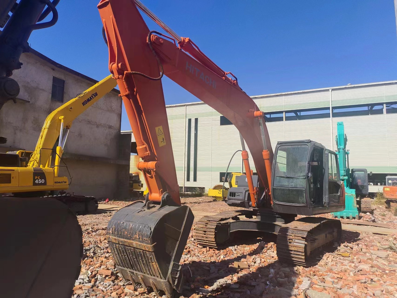 HITACHI ZX200 - حفارات زحافة: صور 2 HITACHI ZX200 - حفارات زحافة: صور 2
