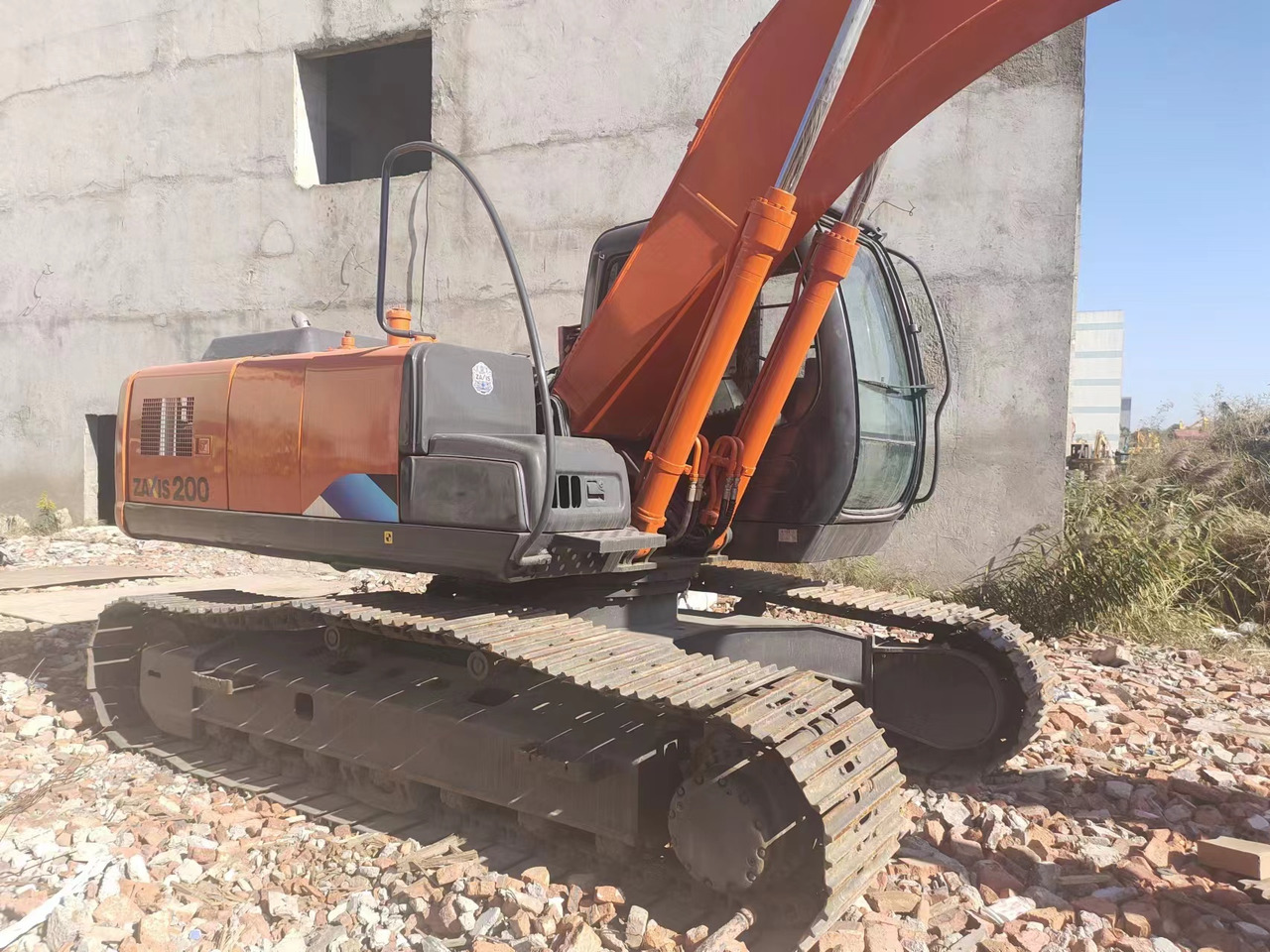 HITACHI ZX200 - حفارات زحافة: صور 3 HITACHI ZX200 - حفارات زحافة: صور 3
