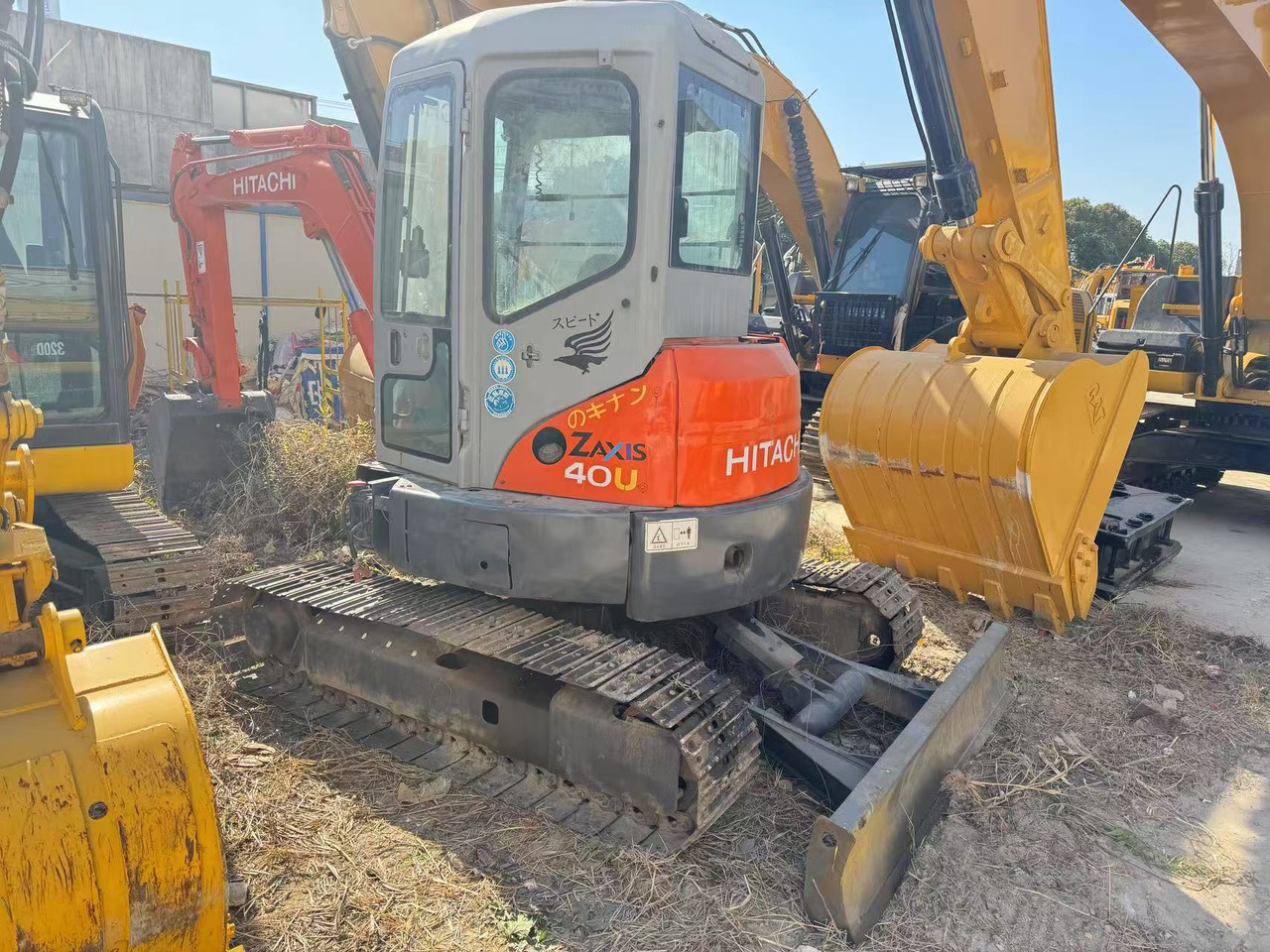 HITACHI ZX40U - حفارة مصغرة: صور 1 HITACHI ZX40U - حفارة مصغرة: صور 1