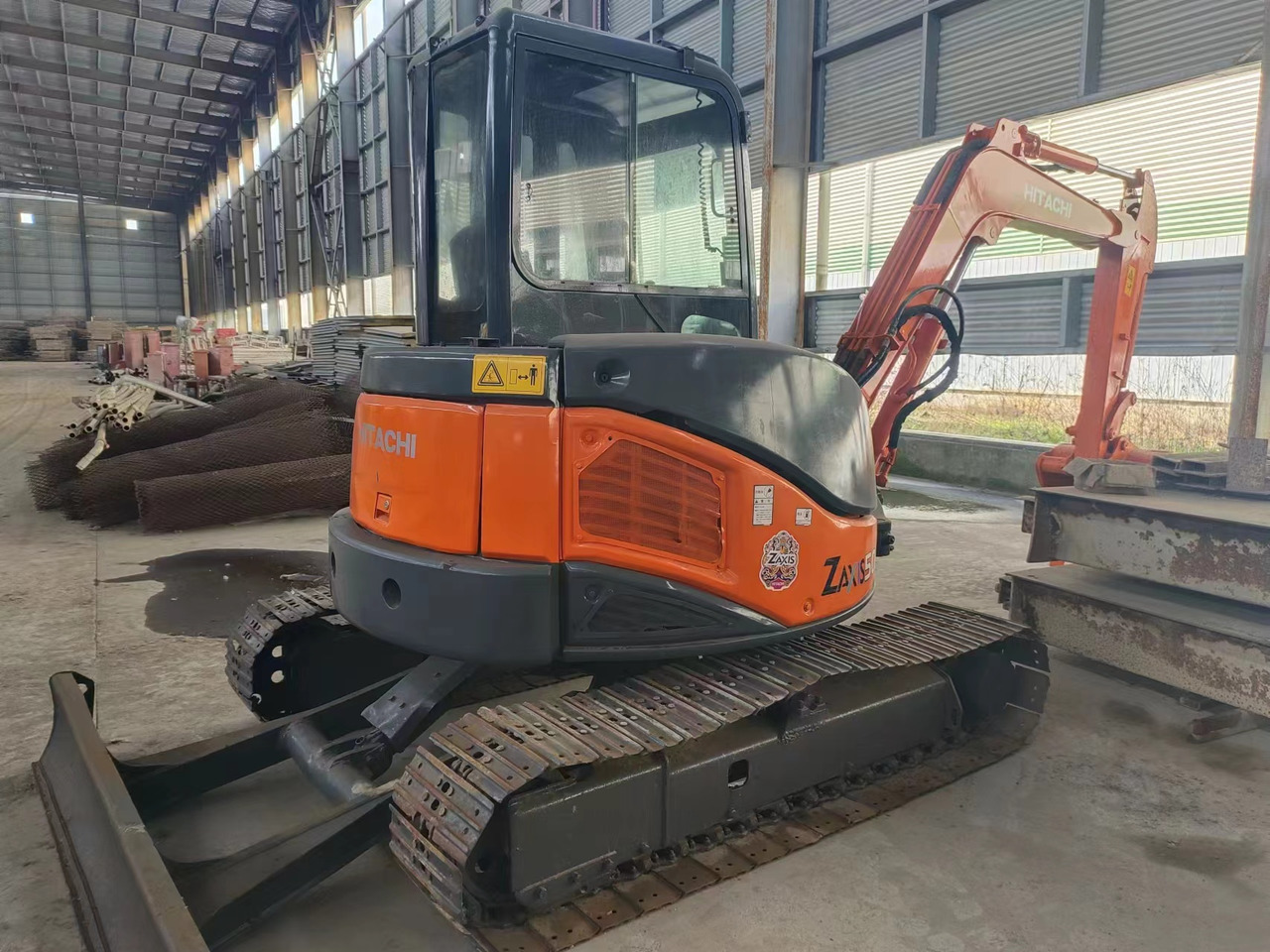 HITACHI ZX50U - حفارة مصغرة: صور 3 HITACHI ZX50U - حفارة مصغرة: صور 3