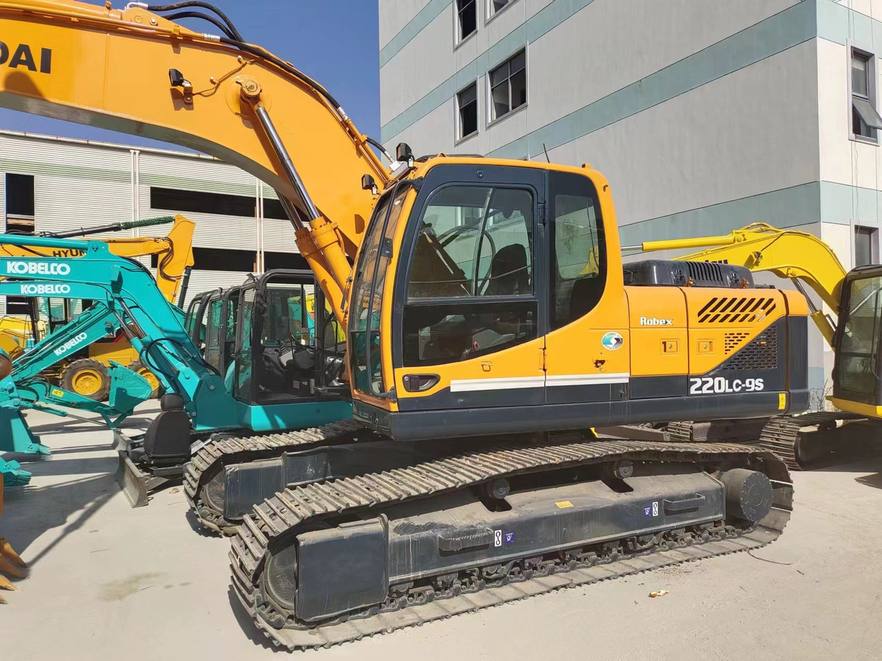 HYUNDAI 220LC-9S 305LC-9T 385LC-9T - حفارات زحافة: صور 1 HYUNDAI 220LC-9S 305LC-9T 385LC-9T - حفارات زحافة: صور 1