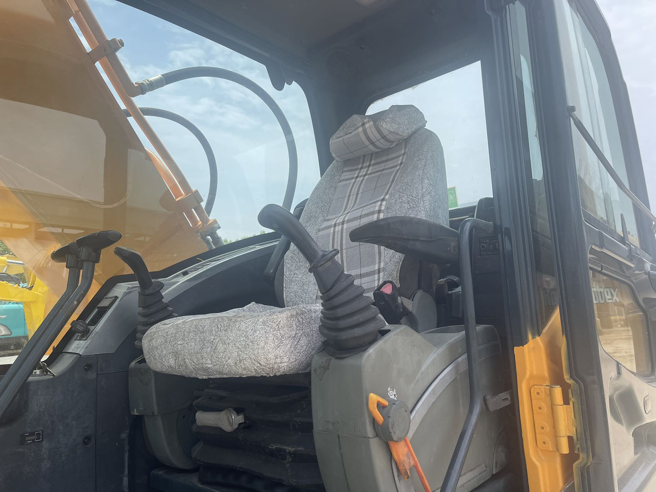 HYUNDAI 220LC-9S - حفارات زحافة: صور 4 HYUNDAI 220LC-9S - حفارات زحافة: صور 4