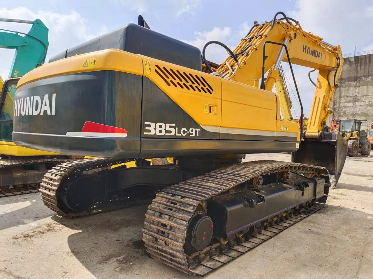 HYUNDAI R385LC-9T R305 R220 - حفارات زحافة: صور 1 HYUNDAI R385LC-9T R305 R220 - حفارات زحافة: صور 1