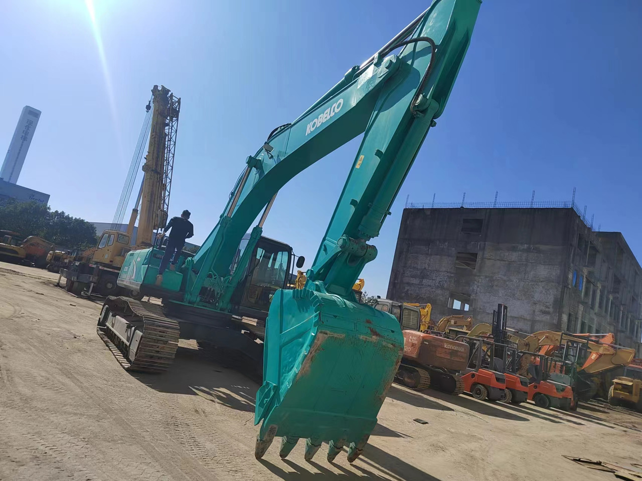 KOBELCO SK350LC-8 - حفارات زحافة: صور 1 KOBELCO SK350LC-8 - حفارات زحافة: صور 1