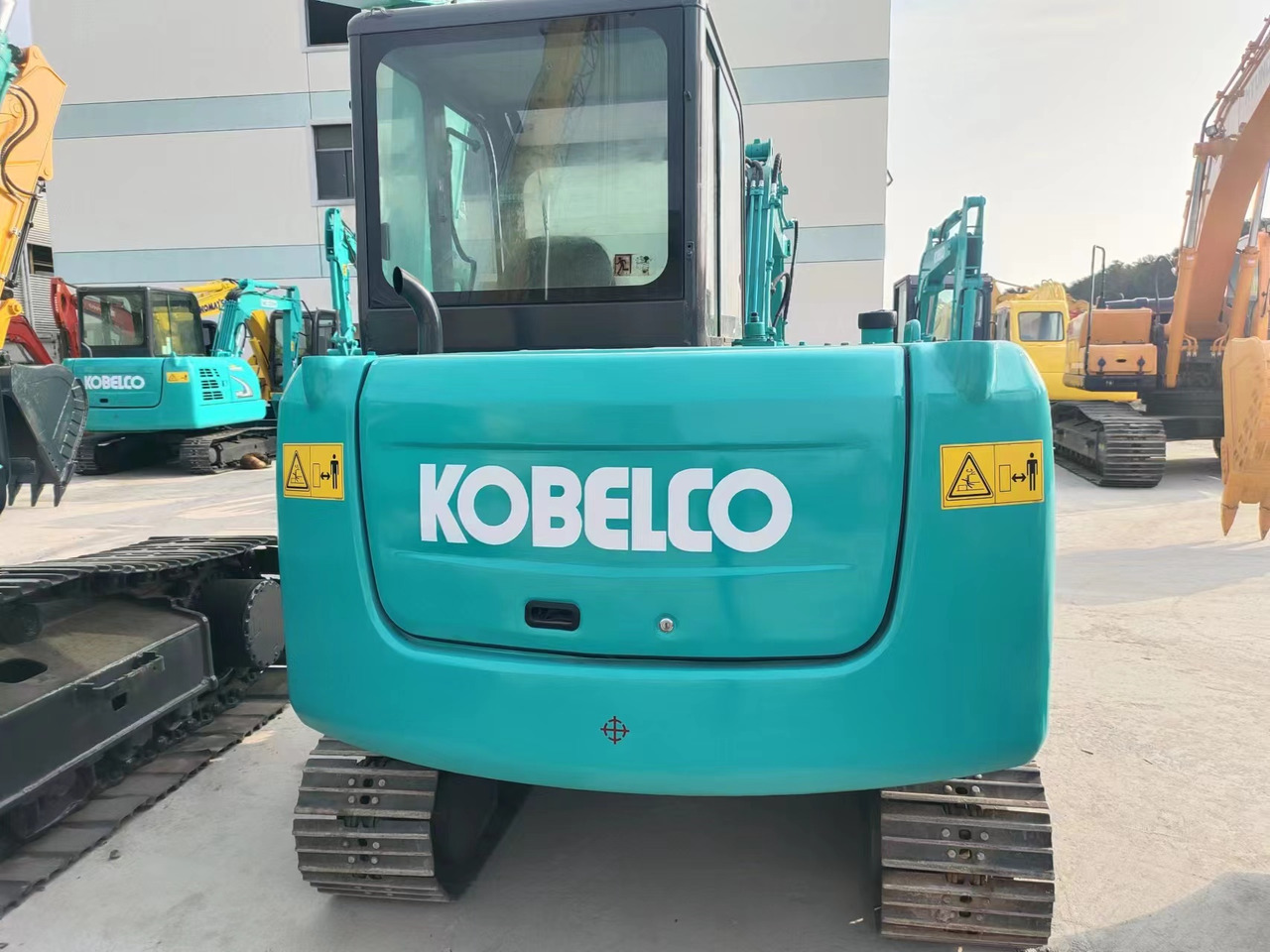 KOBELCO SK60-8 - حفارة مصغرة: صور 2 KOBELCO SK60-8 - حفارة مصغرة: صور 2