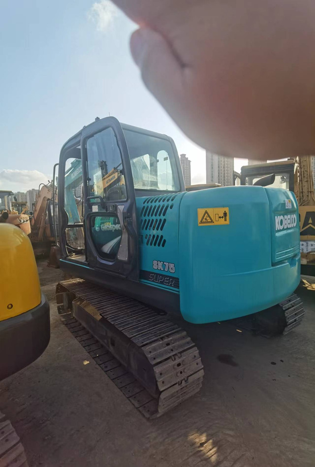 KOBELCO SK75 - حفارة مصغرة: صور 4 KOBELCO SK75 - حفارة مصغرة: صور 4