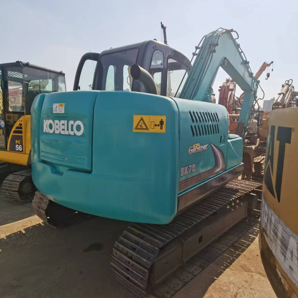 KOBELCO SK75 - حفارة مصغرة: صور 1 KOBELCO SK75 - حفارة مصغرة: صور 1