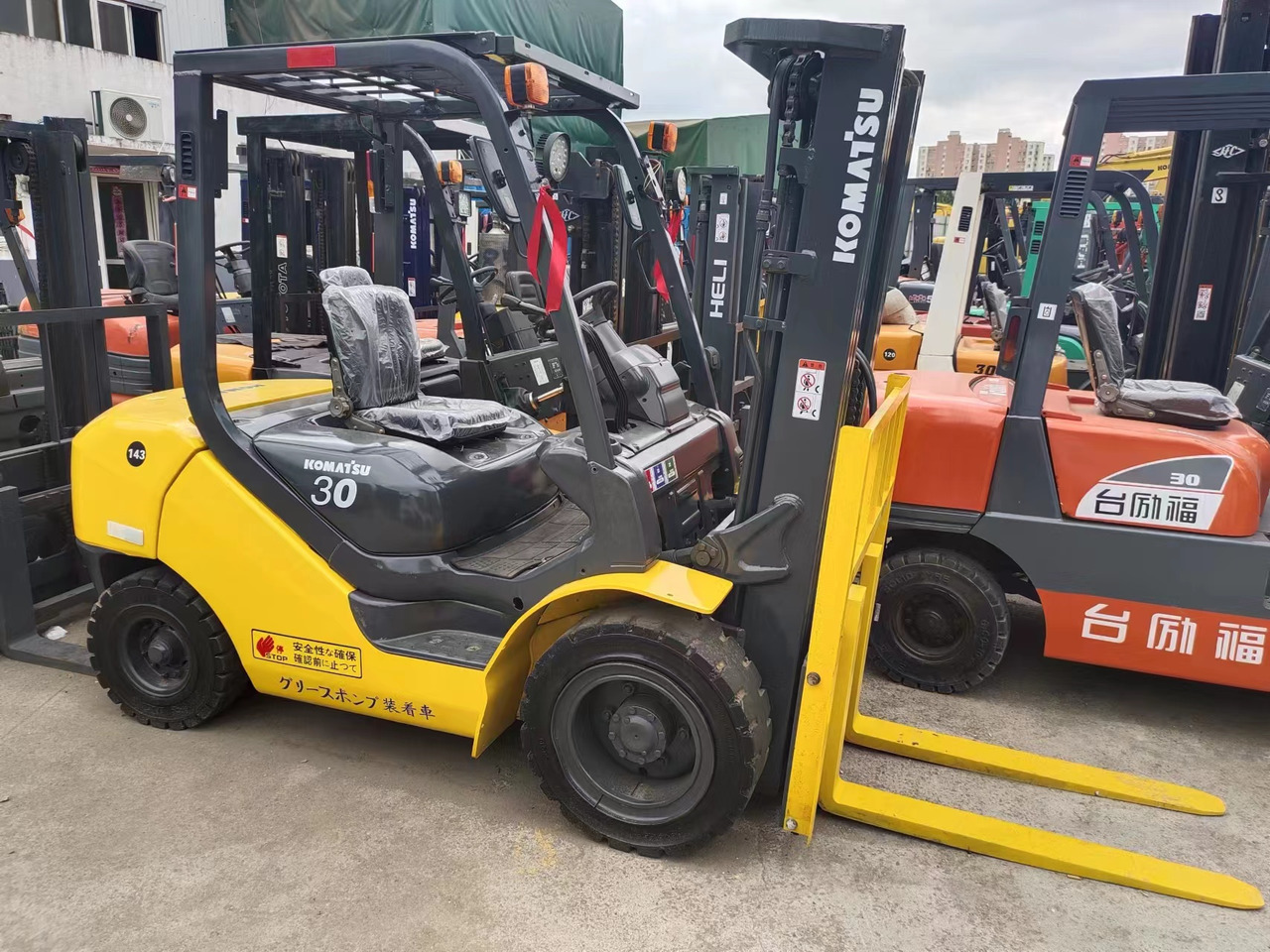 KOMATSU FD30 FD50 FD70 Japanese diesel forklift - رافعة شوكية ديزل: صور 1 KOMATSU FD30 FD50 FD70 Japanese diesel forklift - رافعة شوكية ديزل: صور 1