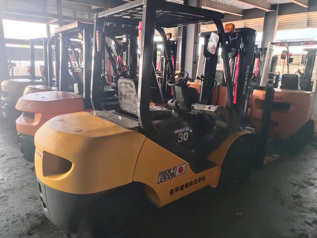 KOMATSU FD30T-17 - رافعة شوكية ديزل: صور 3 KOMATSU FD30T-17 - رافعة شوكية ديزل: صور 3
